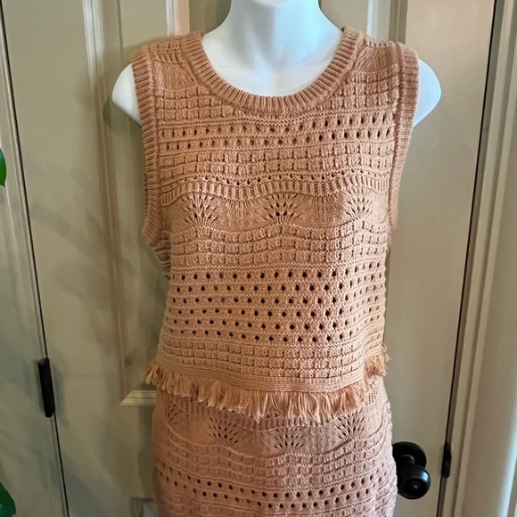 House of Harlow 1960 Two Piece Sleeveless Sweater Set - Picture 2 of 12